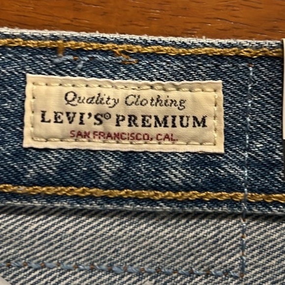 Levi’s premium 501 midrise denim distressed jean shorts size 32 NWT - Picture 4 of 9